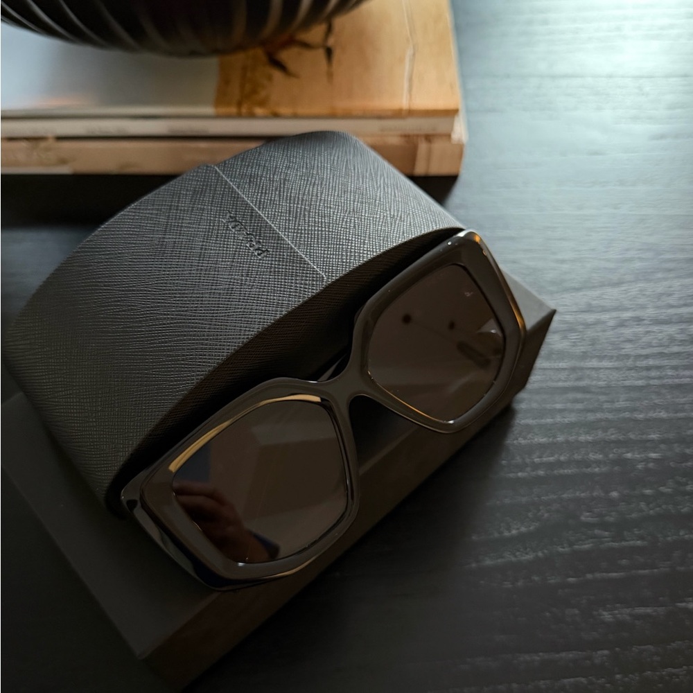 Prada Black Geometric Sunglasses - Picture 4 of 8